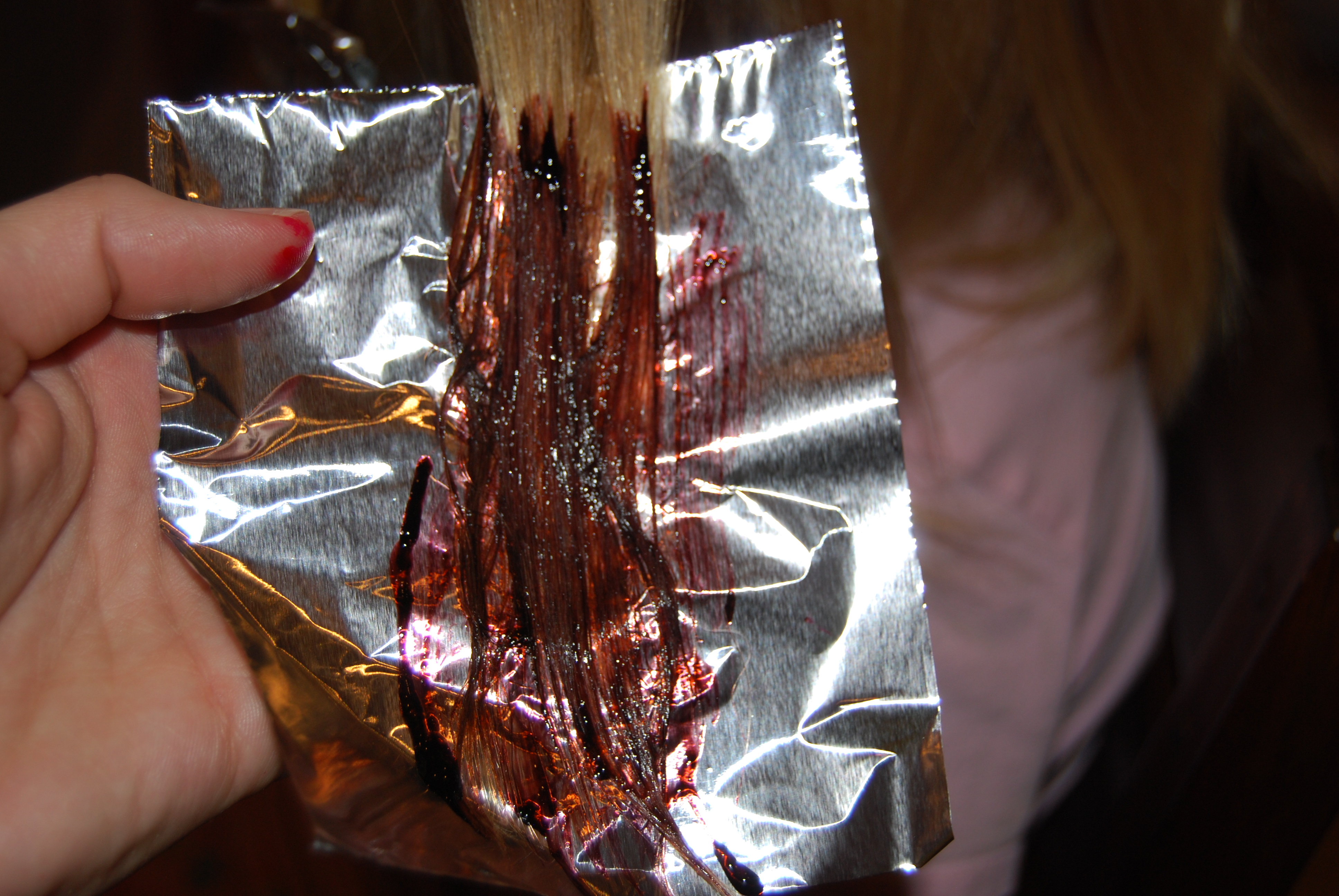 How do I use foil when dying hair?